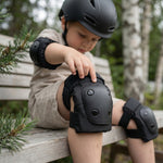 CHANTY Børnehjelm + Beskyttelsessæt – Sort